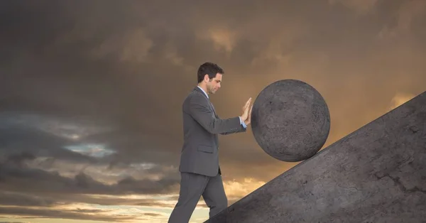 Hombre empujando 3D rodando roca redonda — Foto de Stock