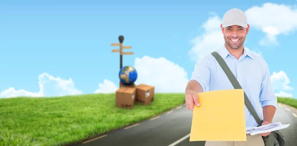 Composietbeeld portret van postbode leveren brief — Stockfoto