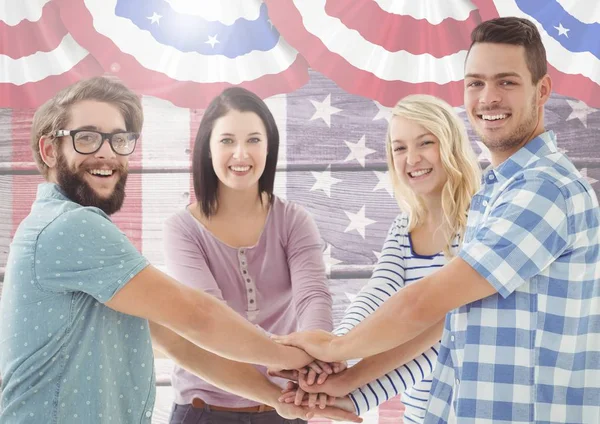 Freunde mit gemeinsamen Händen gegen amerikanische Flagge — Stockfoto