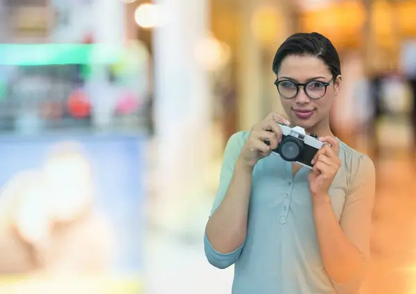 Fotograaf met een bril nemen foto — Stockfoto