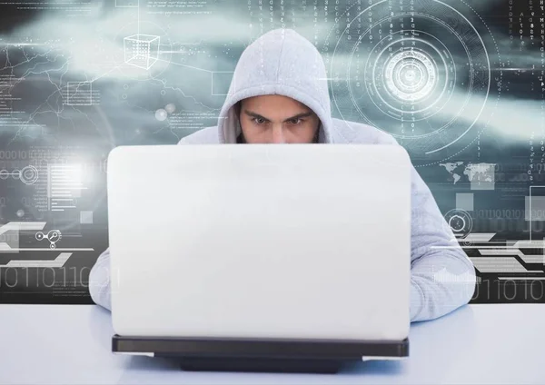 Hacker met behulp van een laptop voor digitale achtergrond — Stockfoto