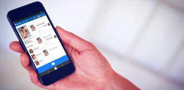 Siyah smartphone tutan kadının el bileşik 3d görüntü