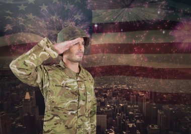 Bağımsızlık günü arka plan üzerinde selamlayan asker