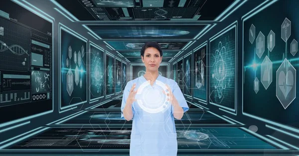 Médico mujer interactuando con interfaces 3D con interfaces médicas — Foto de Stock