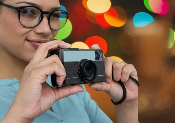 Νέος φωτογράφος με το εκλεκτής ποιότητας φωτογραφική μηχανή — Φωτογραφία Αρχείου
