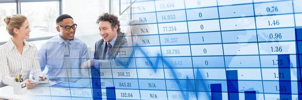 Pencere mavi ekonomi grafik geçiş ile toplantıda iş