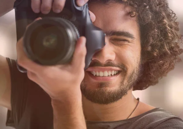 3D ευτυχισμένη φωτογράφος λαμβάνοντας μια φωτογραφία — Φωτογραφία Αρχείου