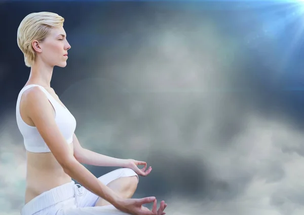 Mujer meditando contra nubes y bengalas —  Fotos de Stock