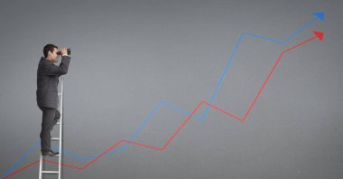 Okları olan gri arka plan karşı dürbün bakarak adam