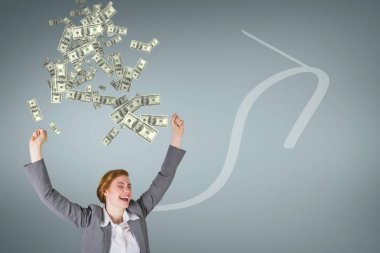 İş kadını para yağmur ok ile mavi arka plan ile heyecanlı