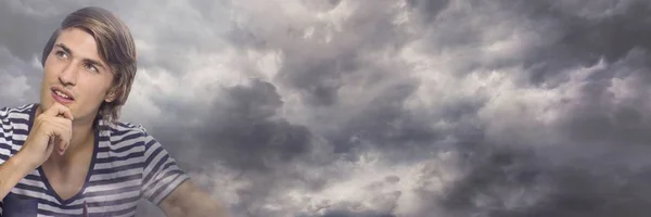 Denken jonge man met wolken overgang — Stockfoto