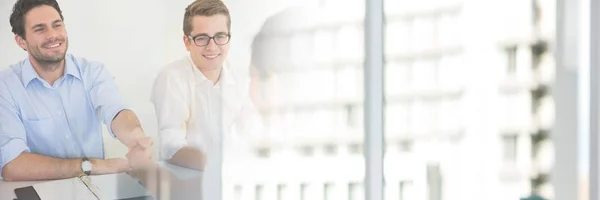 Geschäftsleute treffen sich mit Übergangseffekt — Stockfoto