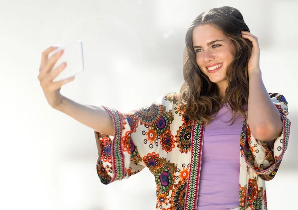 Vrouw nemen selfie foto — Stockfoto