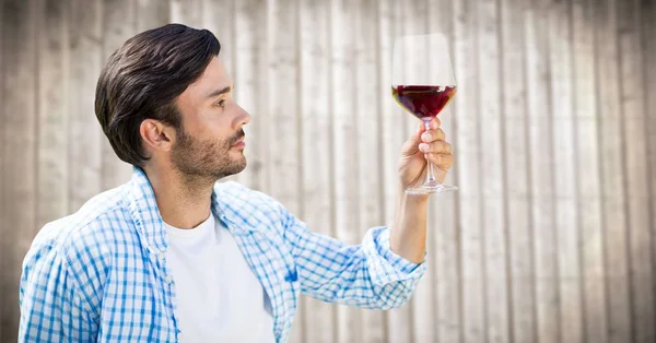 Mann verkostet Wein — Stockfoto