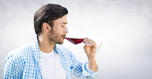 Uomo degustazione vino — Foto Stock