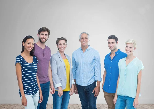 Grupp av människor som står — Stockfoto