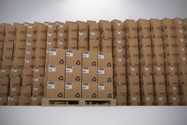 Karton kutular yığını