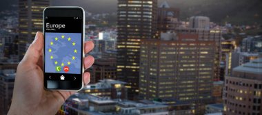 kırpılan el akıllı telefon tutarak