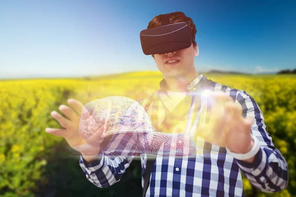 Mann mit Virtual-Reality-Brille — Stockfoto