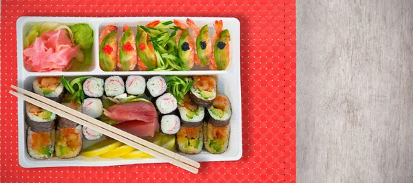 Plato de comida japonesa fresca —  Fotos de Stock