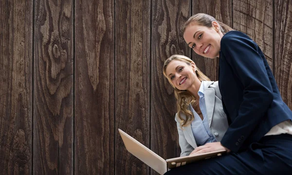 Business women posing with laptop — Stock Photo, Image