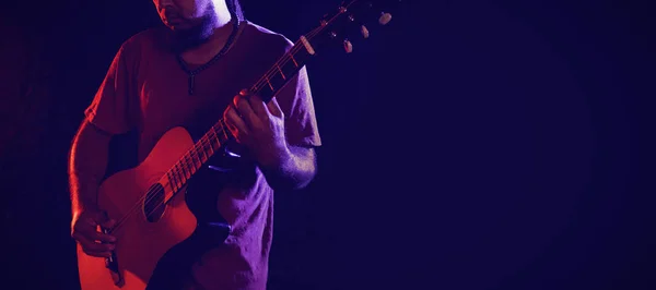 Guitarrista atuando no clube — Fotografia de Stock