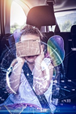 Sanal gerçeklik kulaklık kullanmak bahanesi kız