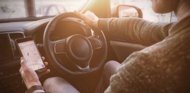 GPS vasıl telefonla arayan erkekler