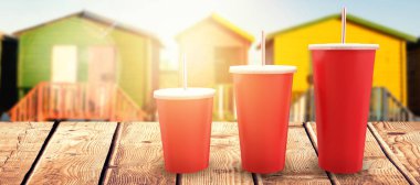Kulübe karşı çok kırmızı bardak renkli