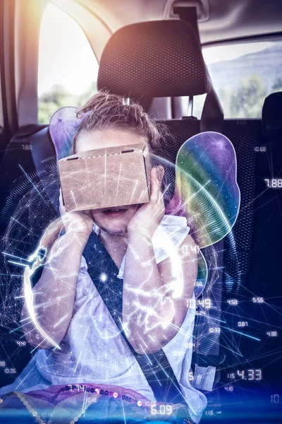 Sanal gerçeklik kulaklık kullanmak bahanesi kız