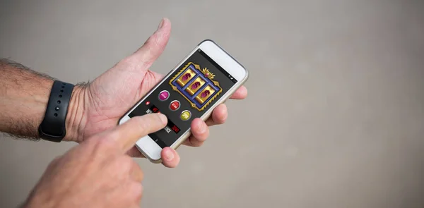 Додаток ігрового автомата на мобільному дисплеї — стокове фото