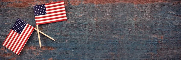 Dos banderas americanas cruzadas —  Fotos de Stock