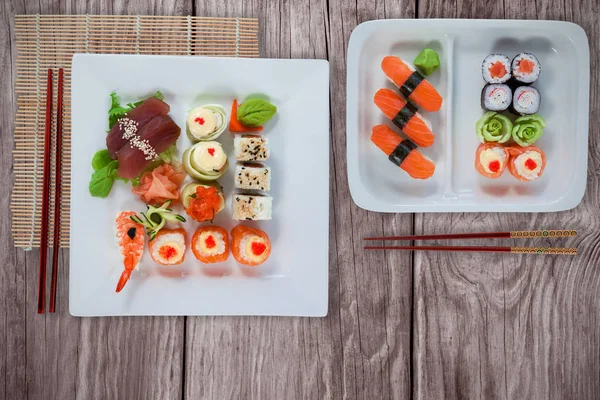 Japanisches Essen auf Tellern — Stockfoto