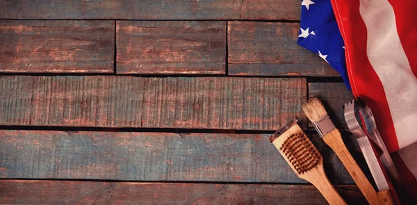 Spazzola e pinza con bandiera americana — Foto Stock
