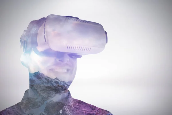 Mann mit Virtual-Reality-Brille — Stockfoto