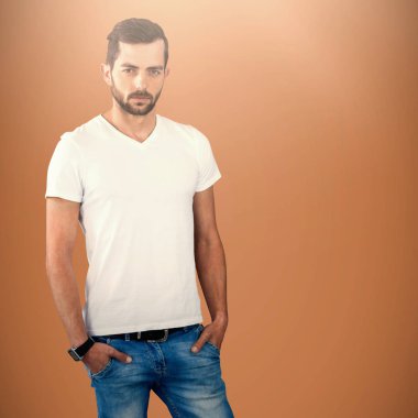 Kendinden emin ve yakışıklı adam poz 