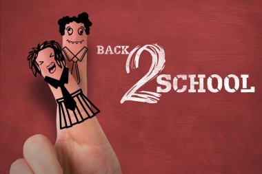 Antropomorfik gülen yüz öğrenci parmakları