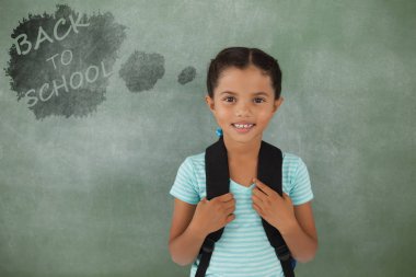 çanta paketi ile genç kız