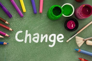 Beyaz arka plan üzerinde değişiklik metnin birçok parçalardan oluşan imge