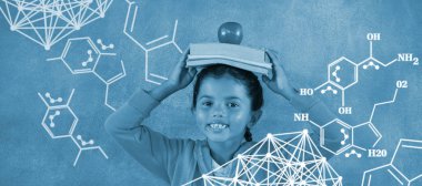 kitap ve elma başında Dengeleme kız 