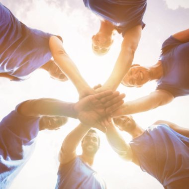 Uygun insanlar elleriyle yığılmış