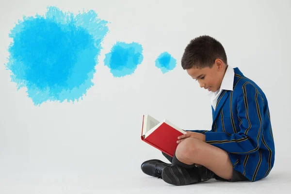 Libro de lectura de colegial —  Fotos de Stock