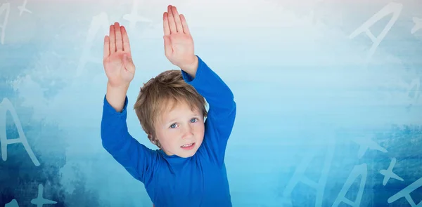 Skolpojke höjer händerna upp — Stockfoto