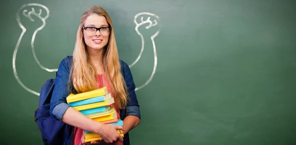 Hezká student v knihovně — Stock fotografie