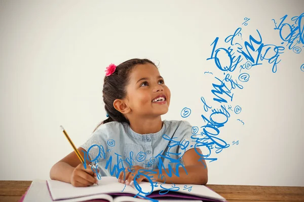 Menina escrevendo em seu livro — Fotografia de Stock