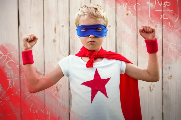 Chłopak superhero z podniesionymi rękami — Zdjęcie stockowe
