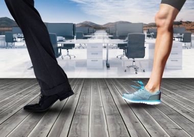 İşadamı ve atlet ayak office arka plan üzerinde