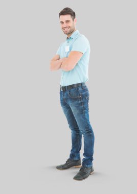 adam ile gri arka plan ayakta