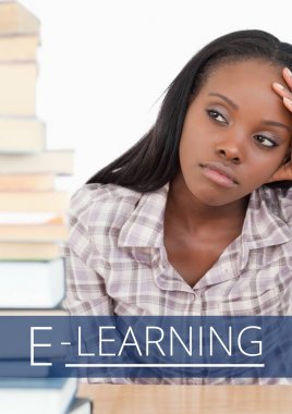 Eğitim ve e-öğrenme metin ve kadın 