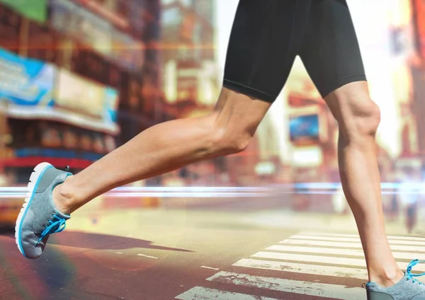Pernas atleta correndo através da cidade luz de corrida — Fotografia de Stock